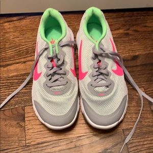 women’s nike sneakers